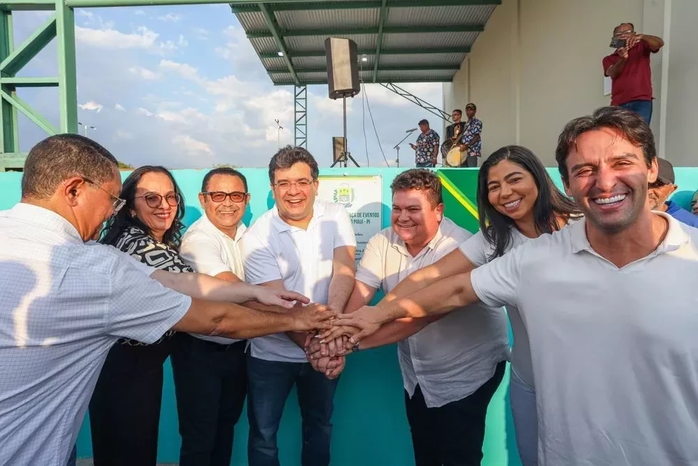 Rafael implanta Piauí Saúde Digital e inaugura reforma de praça