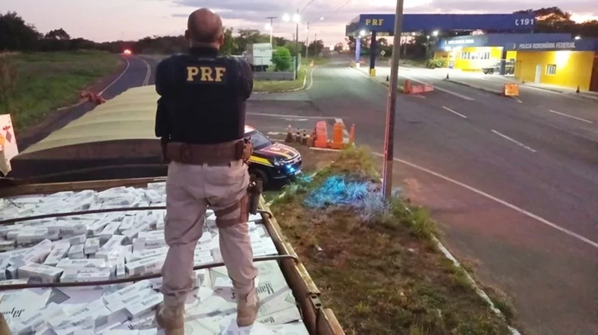 230 mil maços de cigarros contrabandeados são apreendidos na cidade de Piripiri - Foto: Divulgação/PRF